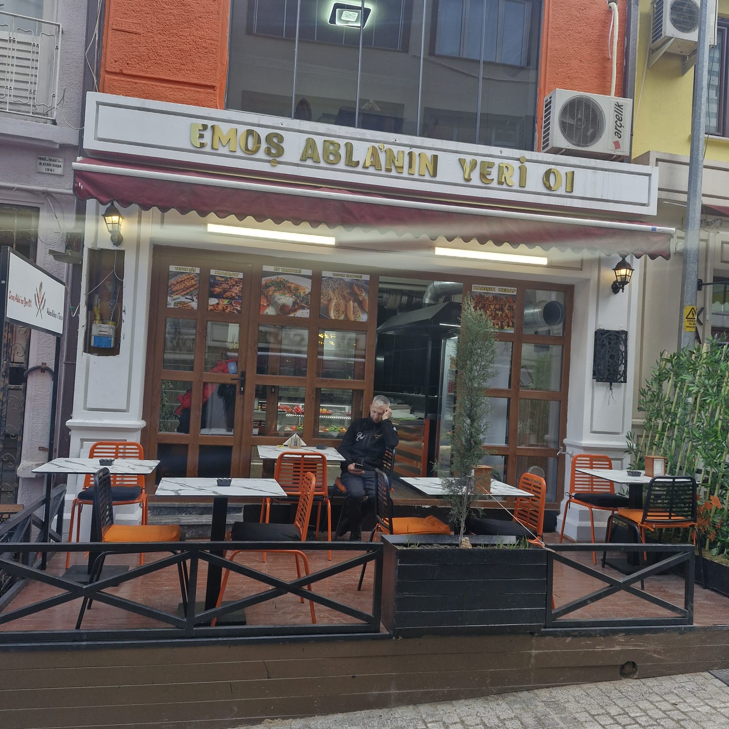 Emoş Ablanın Yeri 01 Adana kebap görseli
